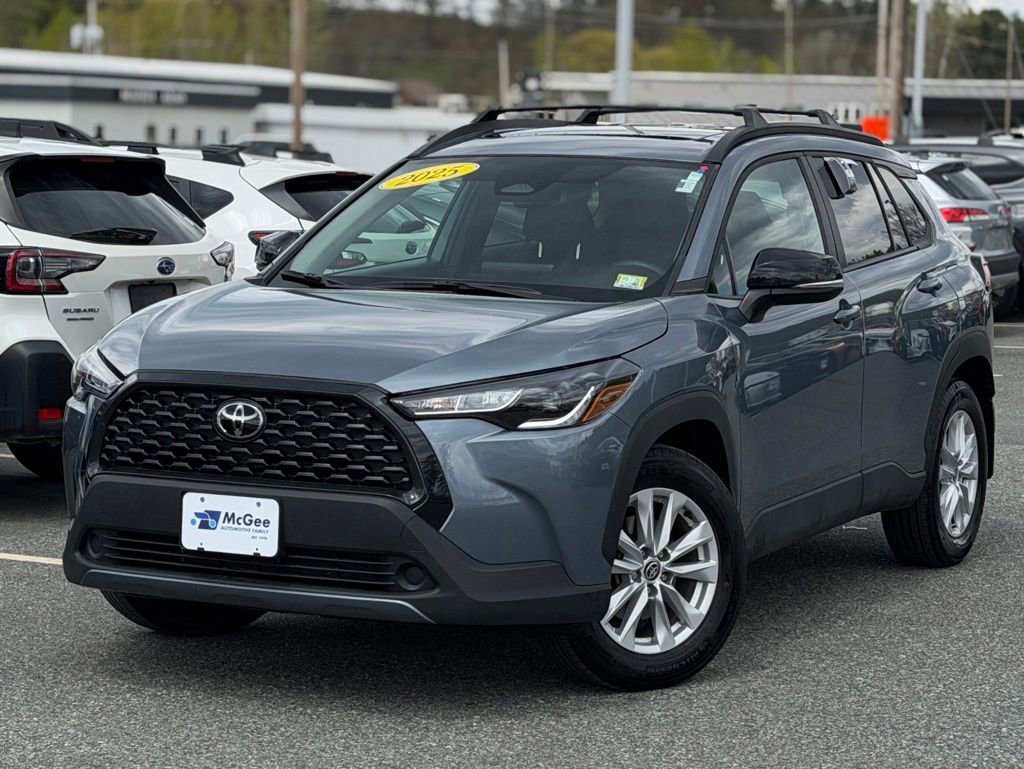 Used 2025 Toyota Corolla Cross LE w/ Moonroof Package