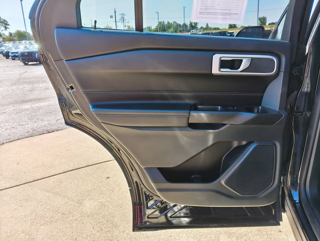Used 2020 Ford Explorer XLT w/ Equipment Group 202A AWD/4WD image 22