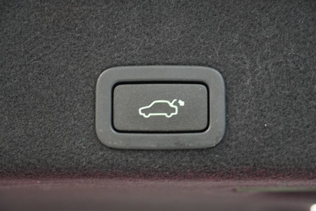 Used 2017 Volvo XC60 T5 Inscription w/ Preferred Option Package image 11