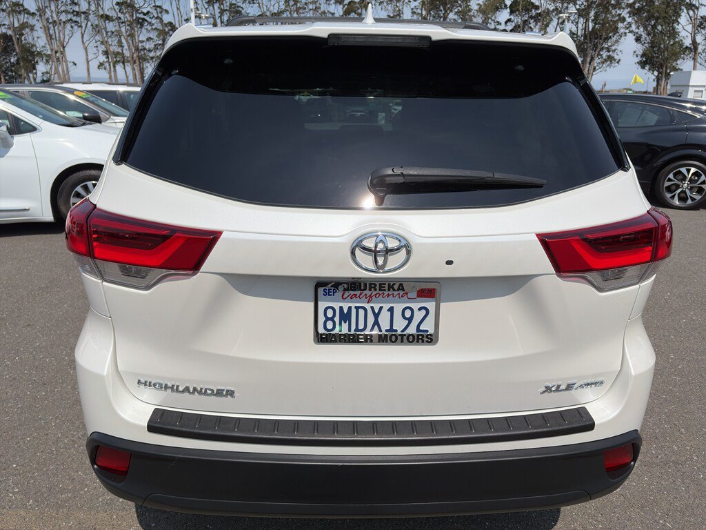 Used 2019 Toyota Highlander XLE AWD/4WD image 4