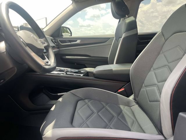 Used 2024 Volkswagen Atlas Peak Edition SE AWD/4WD image 23