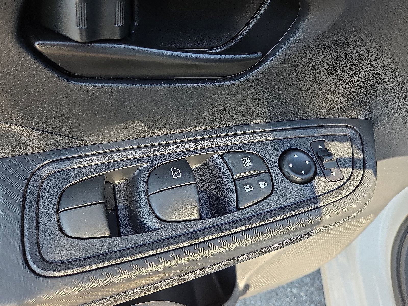 Used 2025 Nissan Versa S w/ Trunk Package image 15