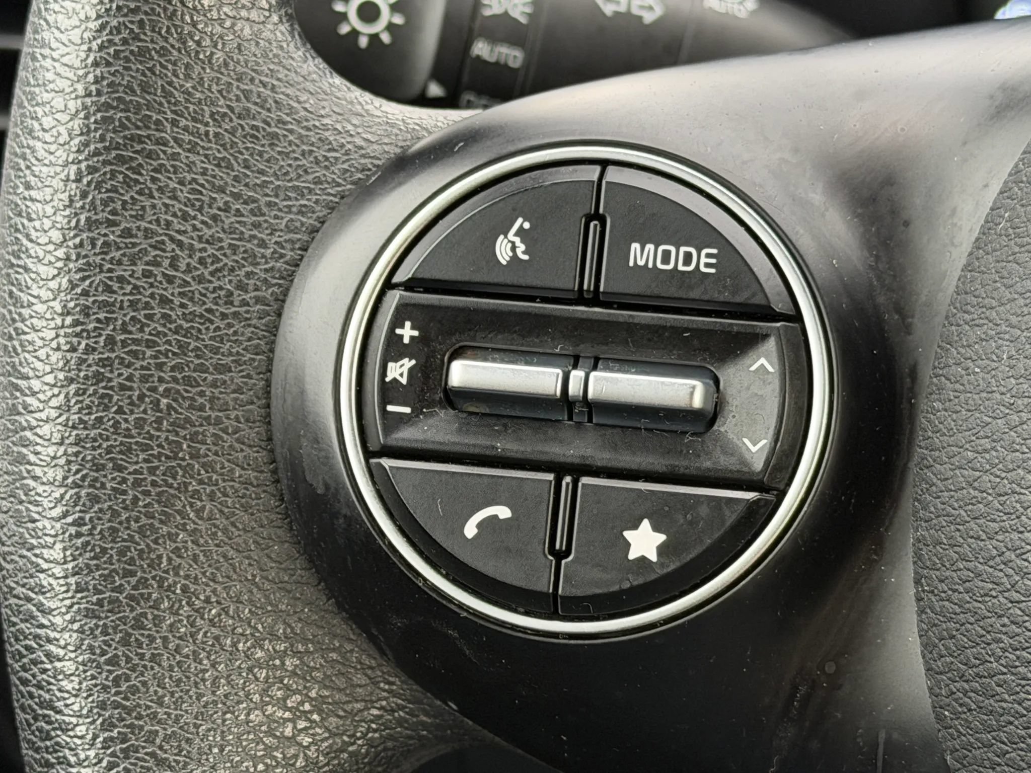 Used 2023 Kia Soul LX w/ Option Group 015 FWD image 17