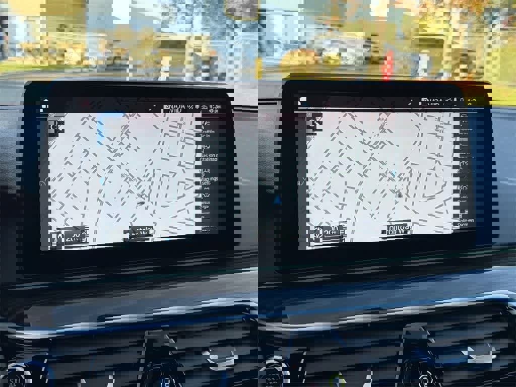 Used 2023 BMW 530e xDrive image 16