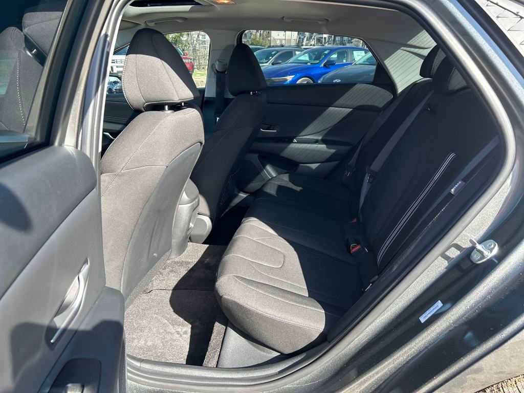Used 2025 Hyundai Elantra SEL w/ Cargo Package image 24