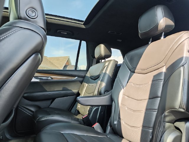 Used 2022 Cadillac XT6 Premium Luxury w/ Platinum Package AWD/4WD image 16