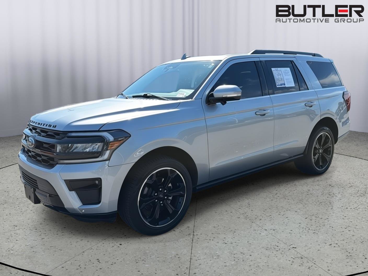 Used 2024 Ford Expedition Limited RWD image 2