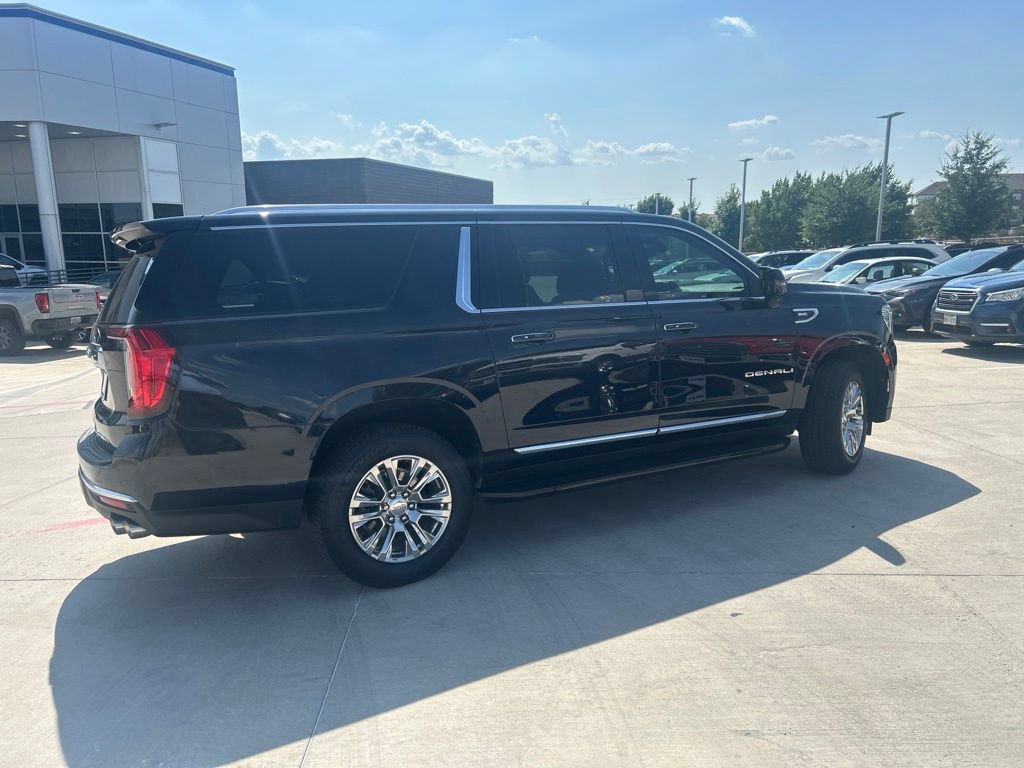 Used 2021 GMC Yukon XL Denali w/ LPO, Illumination Package AWD/4WD image 3