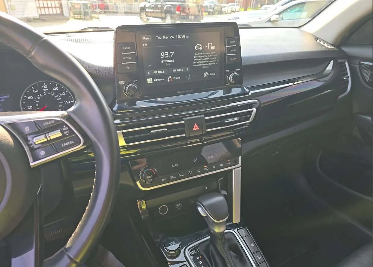 Used 2021 Kia Seltos EX image 40