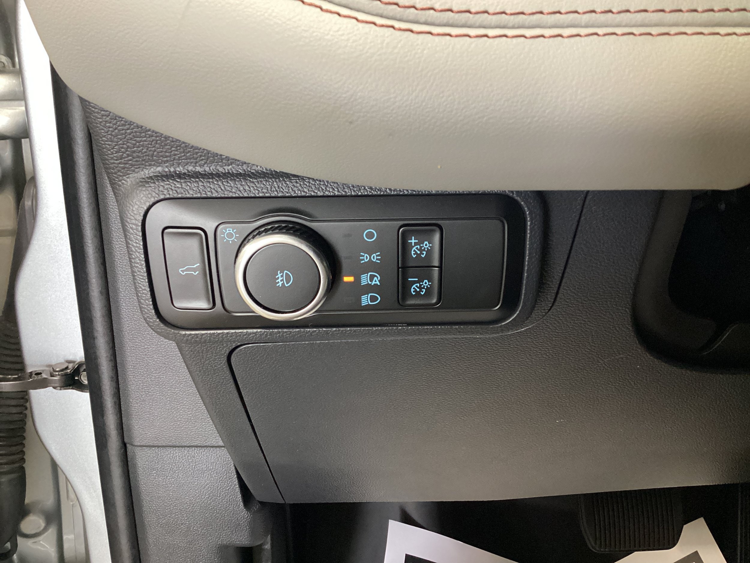 Used 2025 Ford Explorer Active w/ Active Comfort Package AWD/4WD image 19