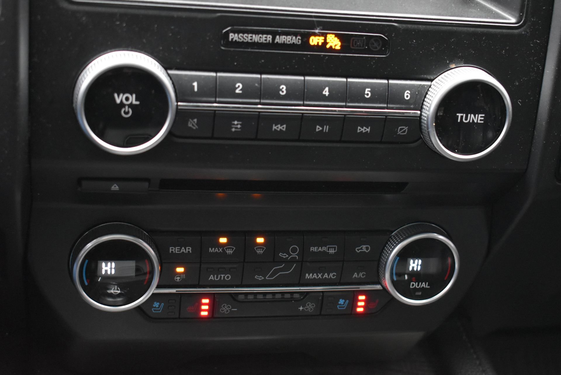 Used 2018 Ford Expedition Limited image 30