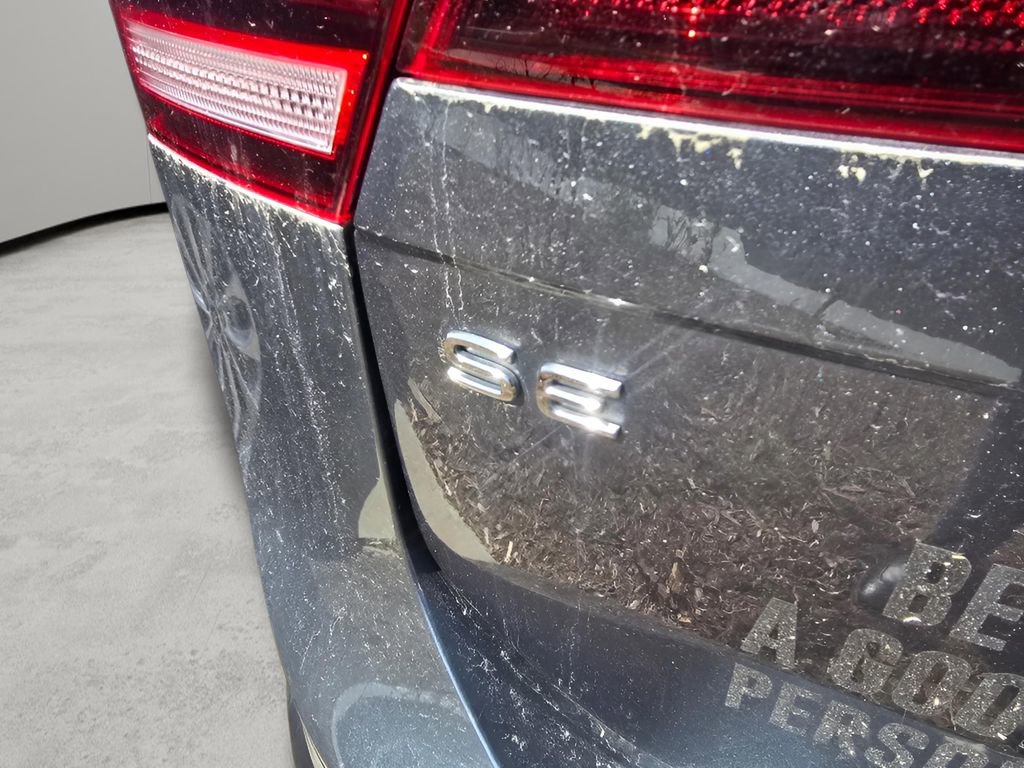 Used 2022 Volkswagen Tiguan SE w/ Panoramic Sunroof Package image 19