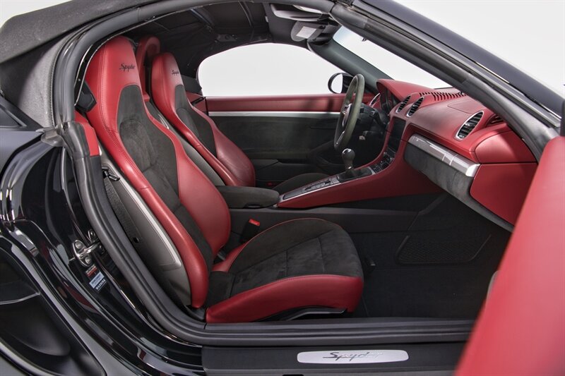 Used 2021 Porsche 718 Boxster Spyder RWD image 37