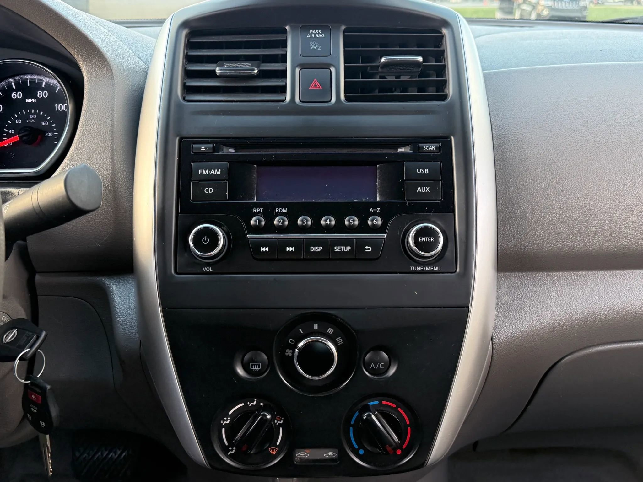 Used 2015 Nissan Versa SV FWD image 25