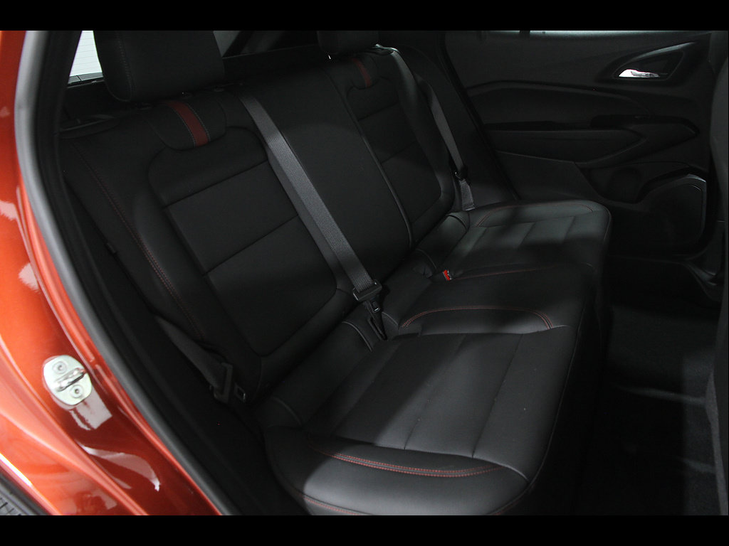 Certified 2024 Chevrolet Trax RS FWD image 17