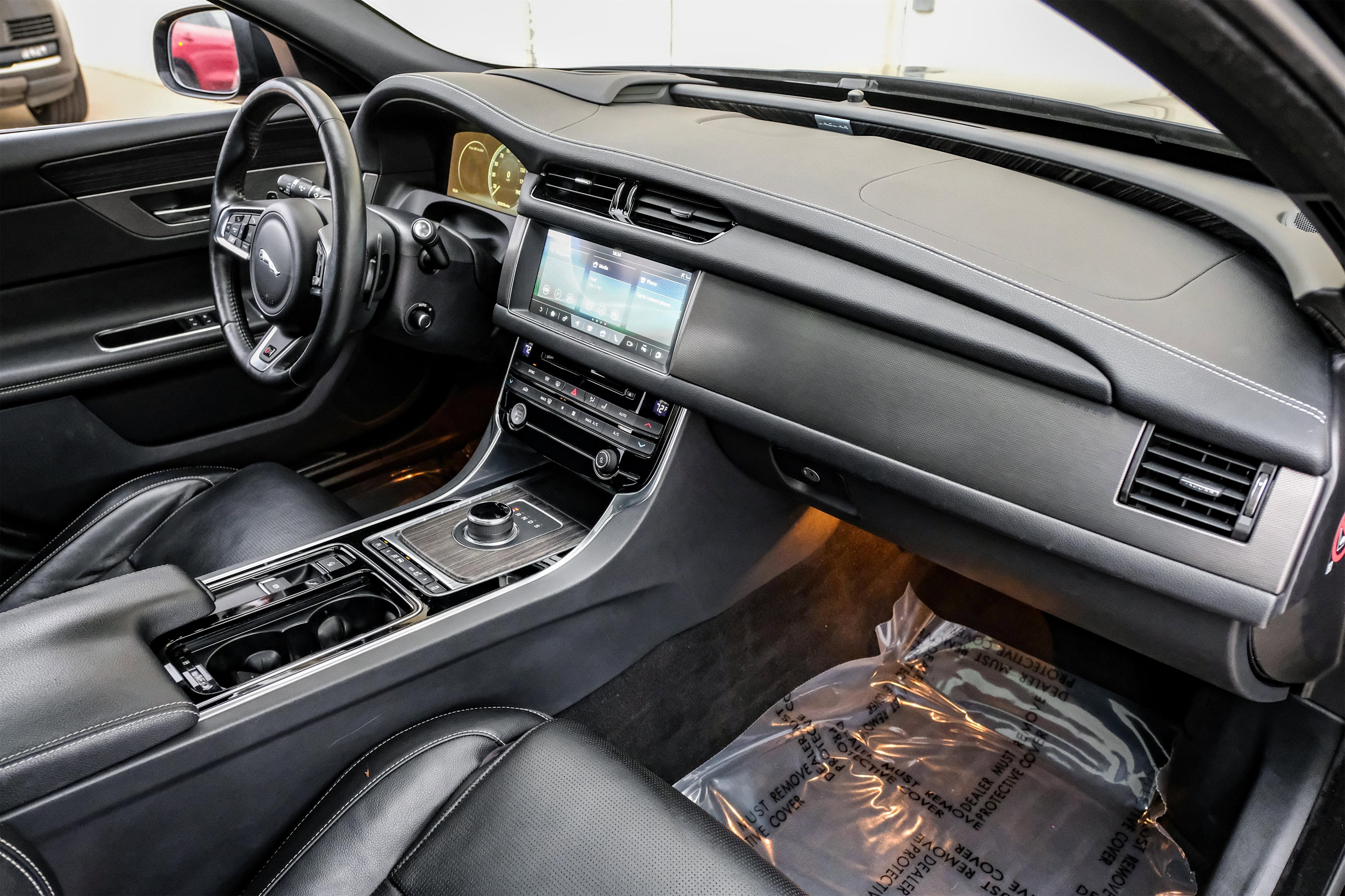 Used 2017 Jaguar XF S image 12