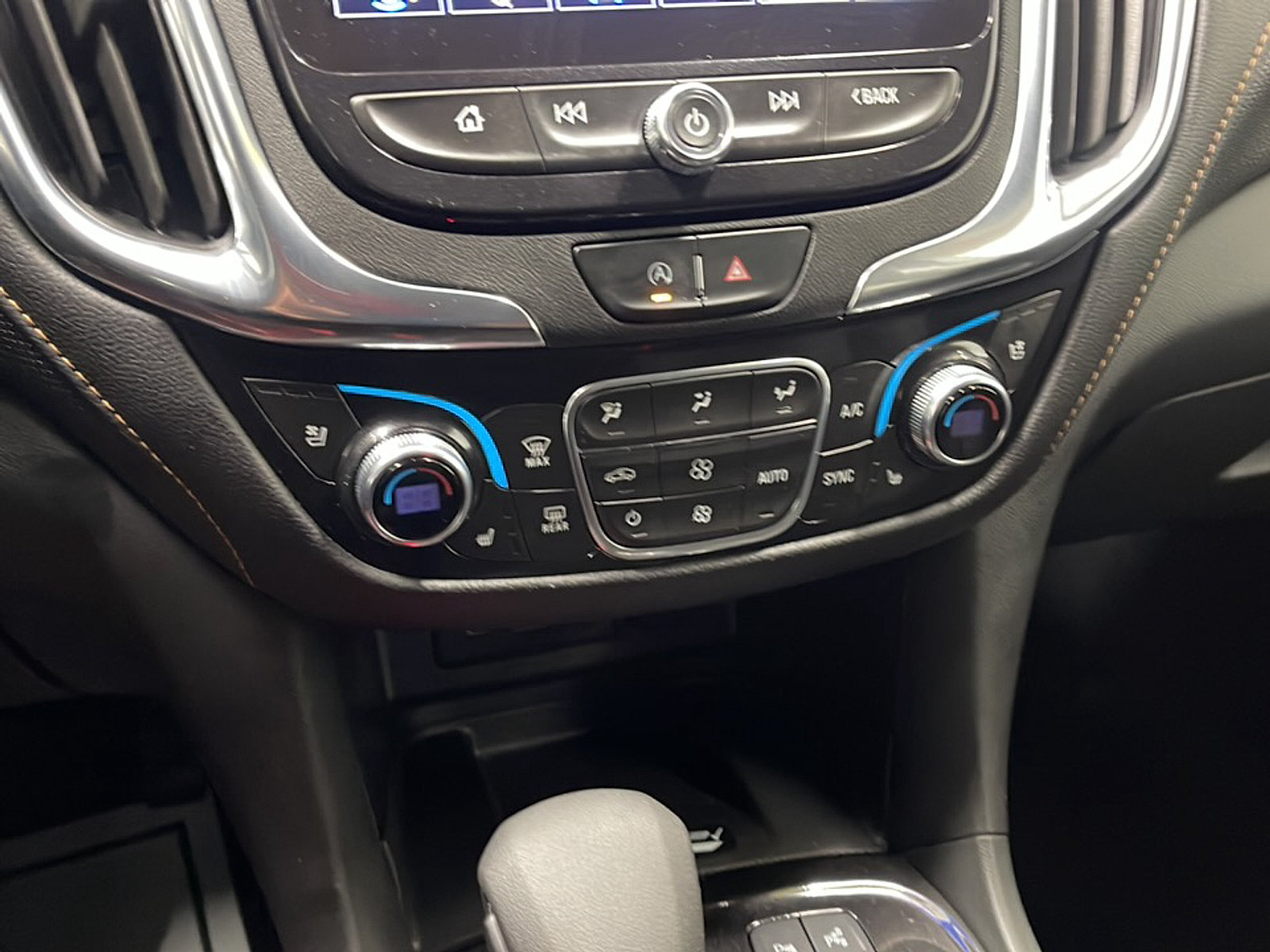 Used 2022 Chevrolet Equinox Premier AWD/4WD image 10