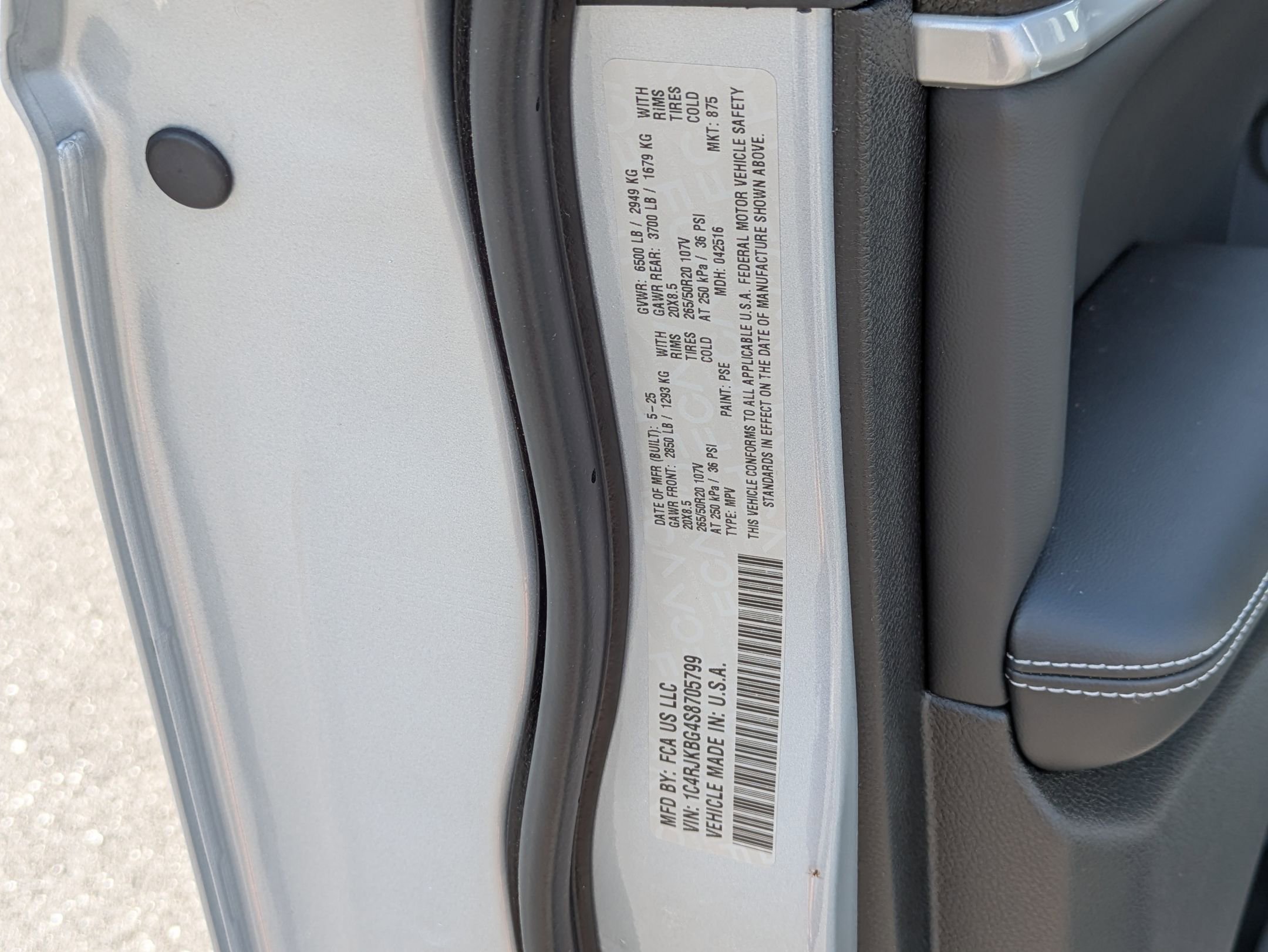 New 2025 Jeep Grand Cherokee L Limited w/ Black Appearance Package image 36