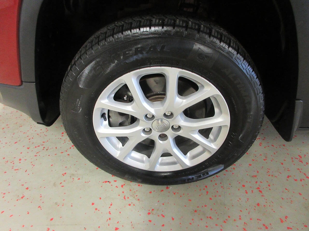 Used 2016 Jeep Cherokee Latitude w/ Cold Weather Group AWD/4WD image 24