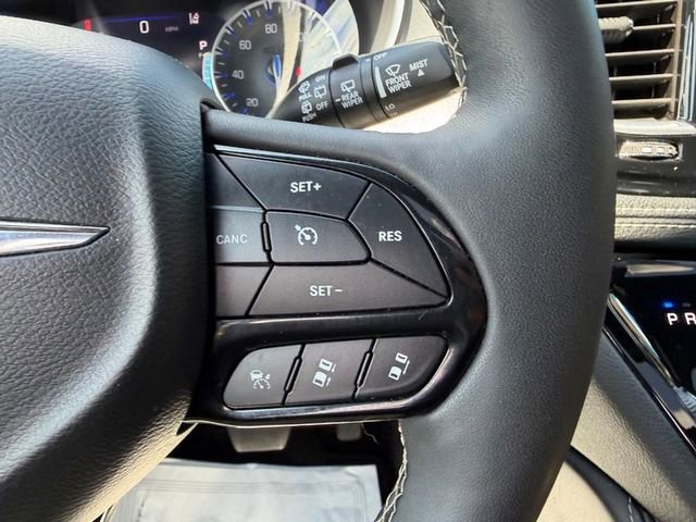 Used 2025 Chrysler Pacifica Limited FWD image 17