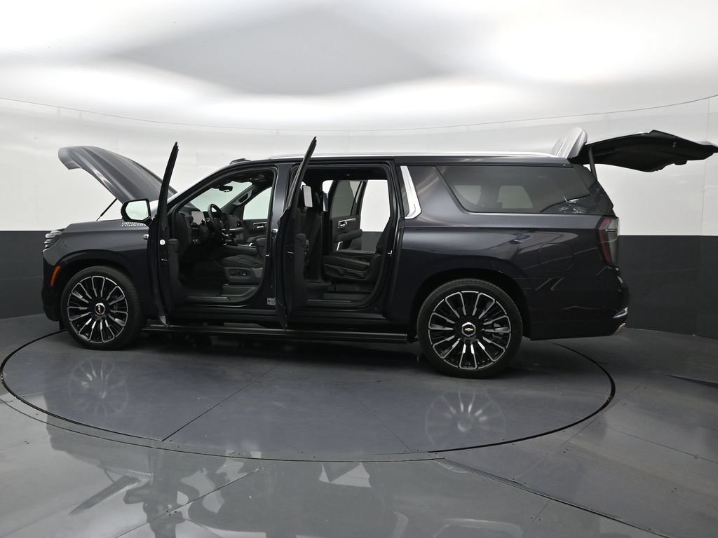 Certified 2026 Chevrolet Suburban High Country AWD/4WD image 30