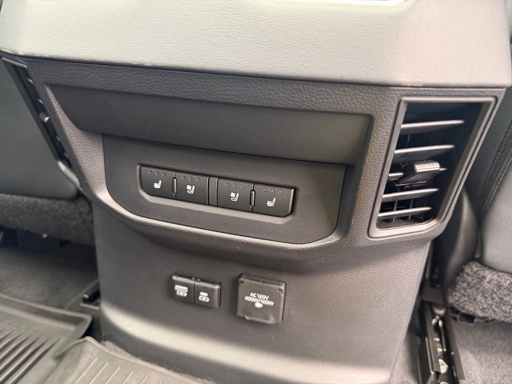 Used 2022 Toyota Tundra Platinum AWD/4WD image 31