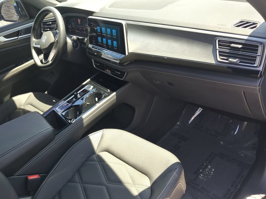 Used 2025 Volkswagen Atlas Cross Sport SE FWD image 13