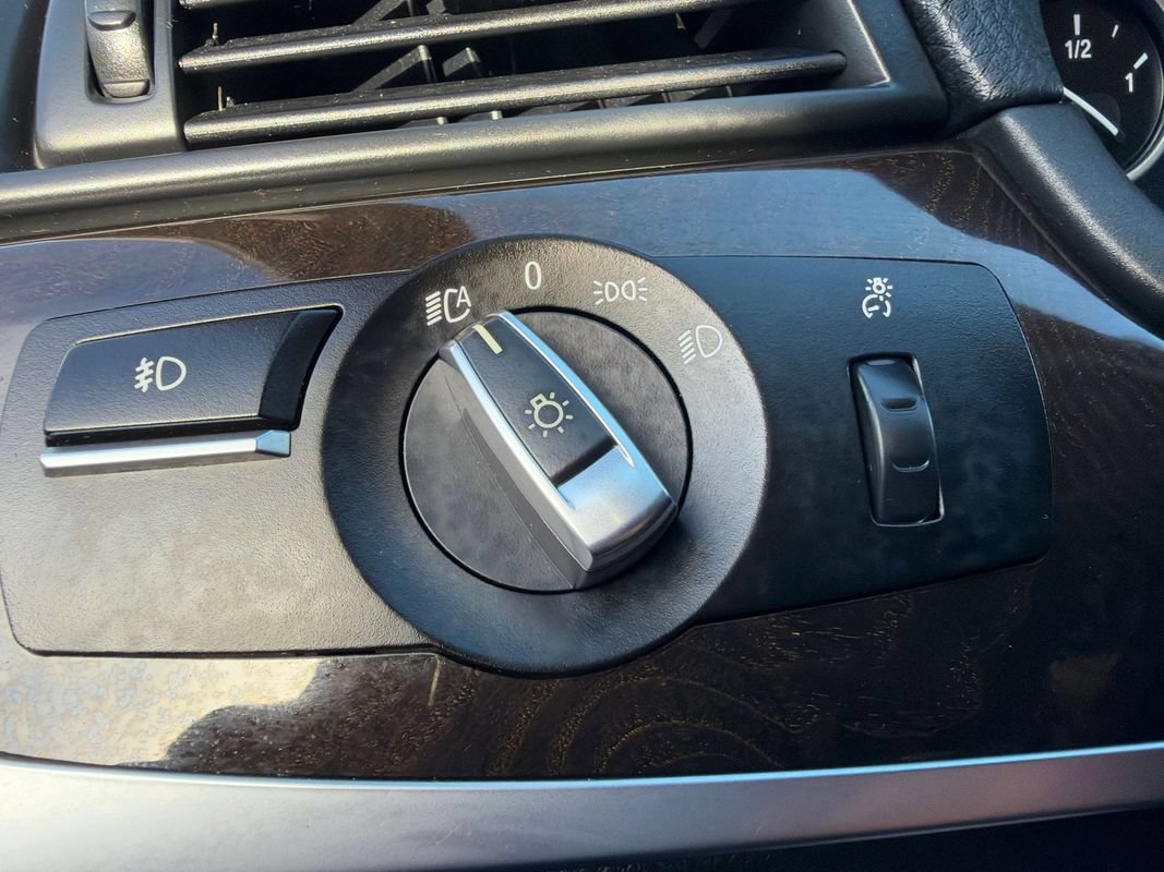 Used 2015 BMW 528i xDrive Sedan AWD/4WD image 18