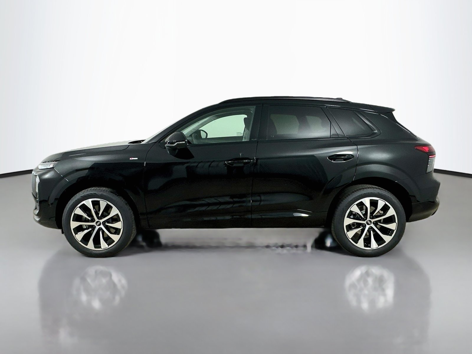 New 2026 Audi Q3 quattro 2.0T AWD/4WD image 8