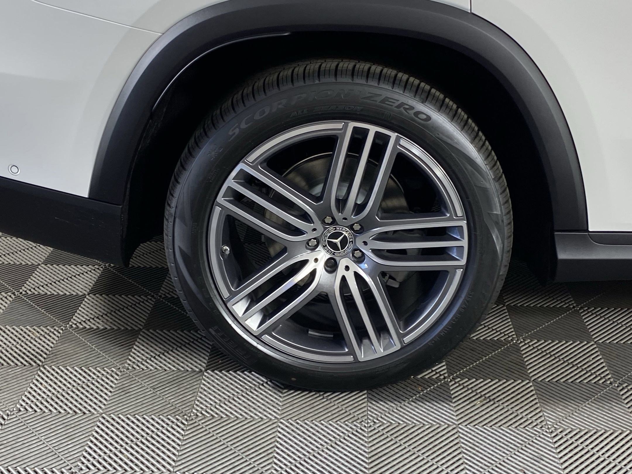 New 2025 Mercedes-Benz GLS 450 4MATIC image 10