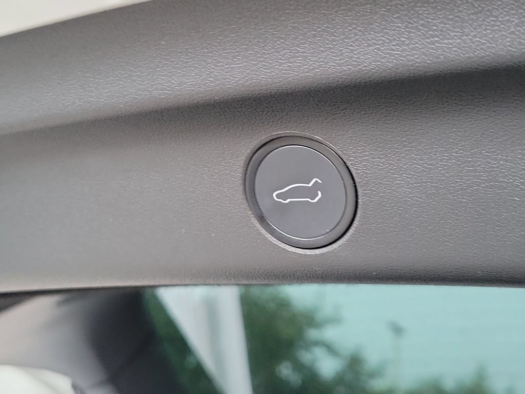 Used 2021 Tesla Model Y Long Range AWD/4WD image 31