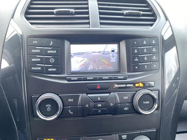 Used 2018 Ford Explorer XLT image 7