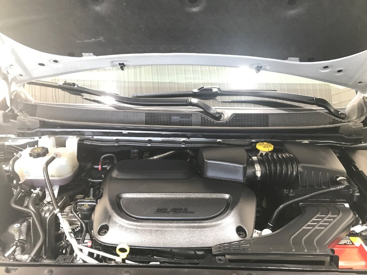 Used 2024 Chrysler Pacifica Touring-L image 8