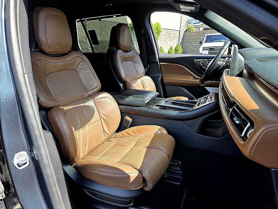 Used 2023 Lincoln Aviator Reserve w/ Equipment Group 201A image 18