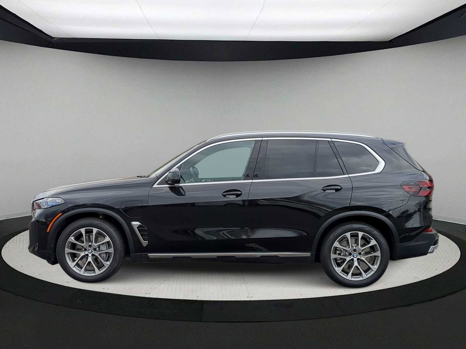 New 2026 BMW X5 xDrive50e w/ Premium Package image 5