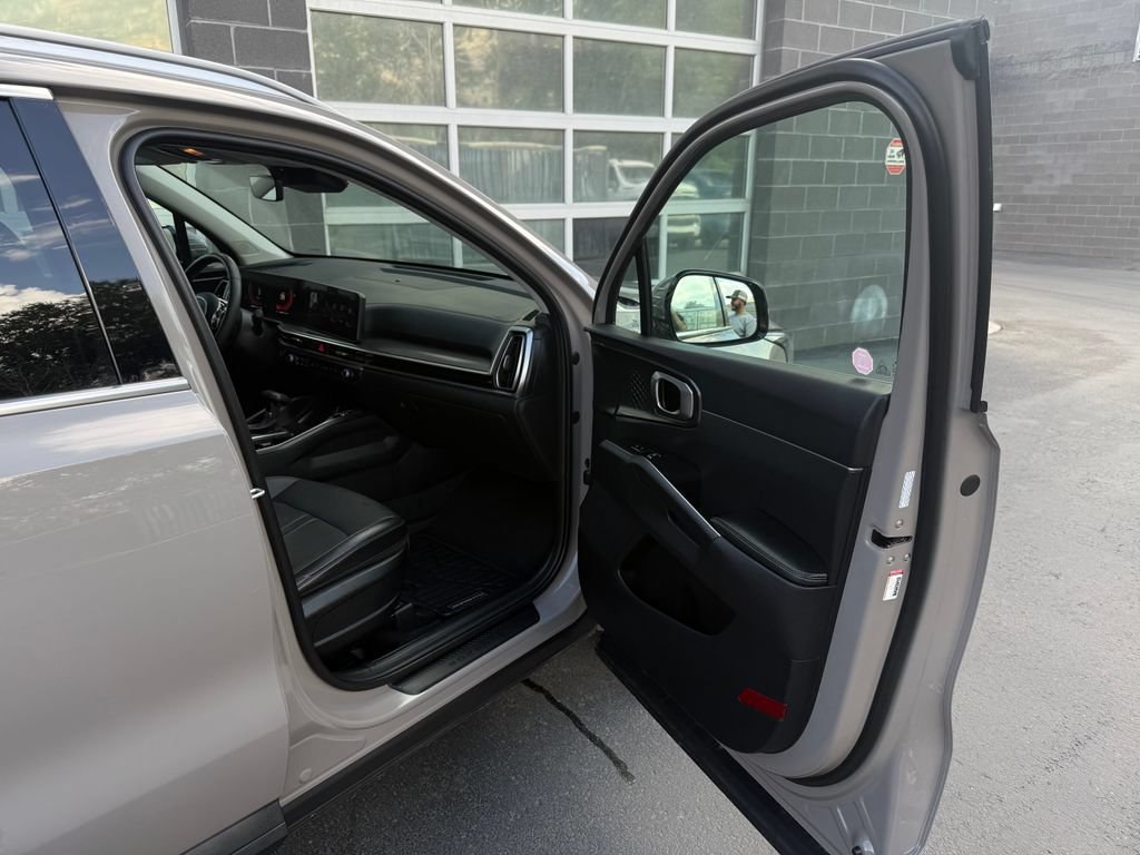 Used 2025 Kia Sorento EX AWD/4WD image 46