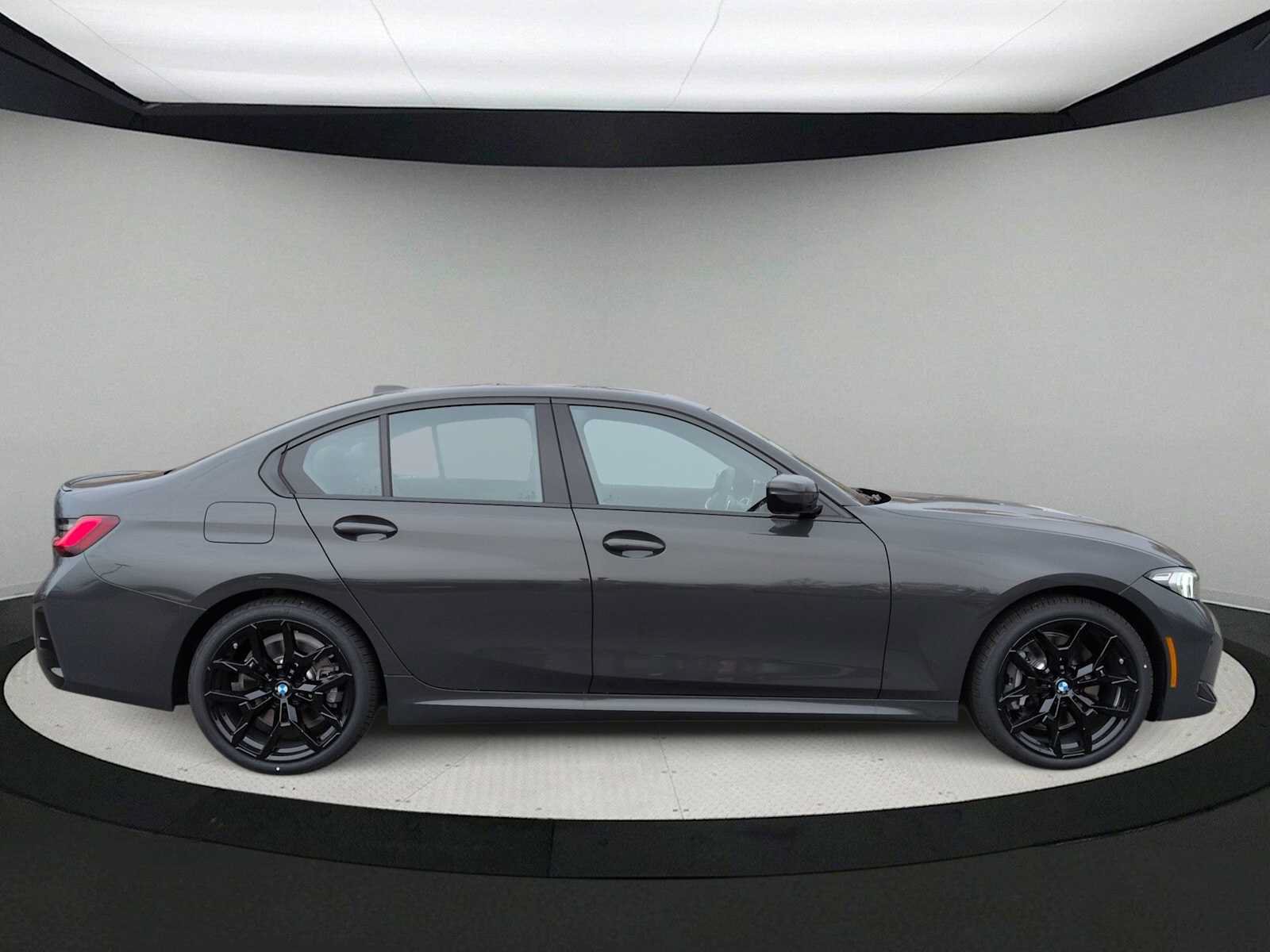 Used 2026 BMW 330i xDrive Sedan w/ M Sport Package AWD/4WD image 9