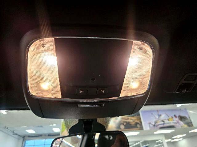 Used 2020 Jeep Grand Cherokee Laredo image 24