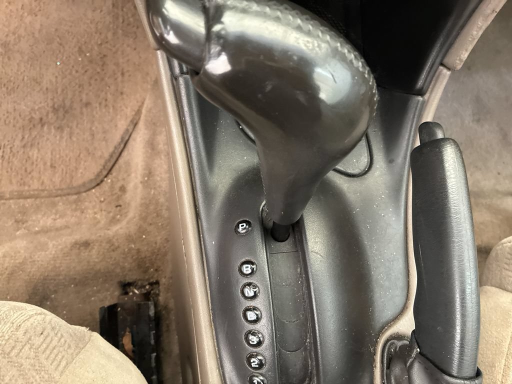 Used 2004 Oldsmobile Alero GL FWD image 14