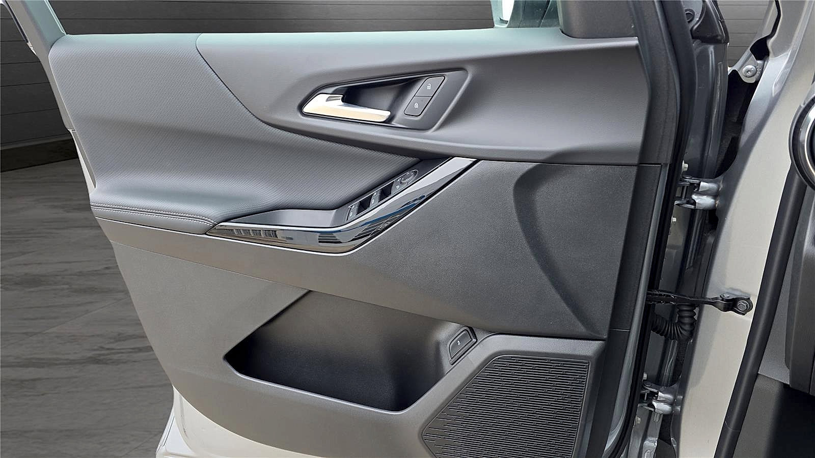 New 2026 Chevrolet Equinox LT w/ Convenience Package II AWD/4WD image 28