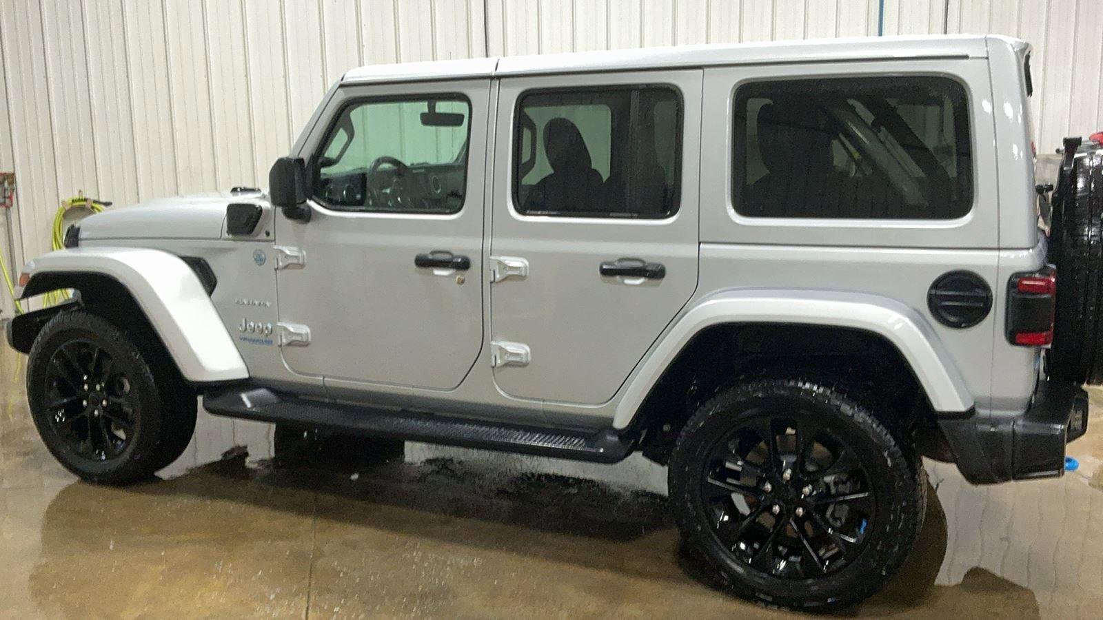 Used 2022 Jeep Wrangler Unlimited Sahara w/ Cold Weather Group image 7