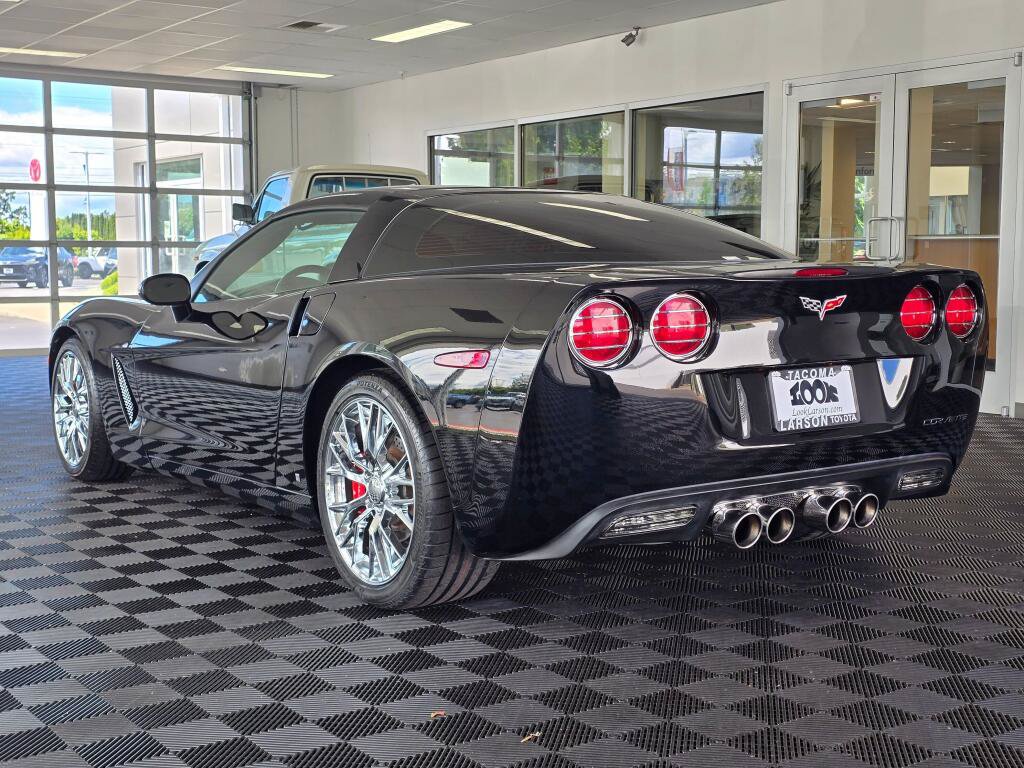 Used 2006 Chevrolet Corvette Coupe w/ Preferred Equipment Group RWD image 5
