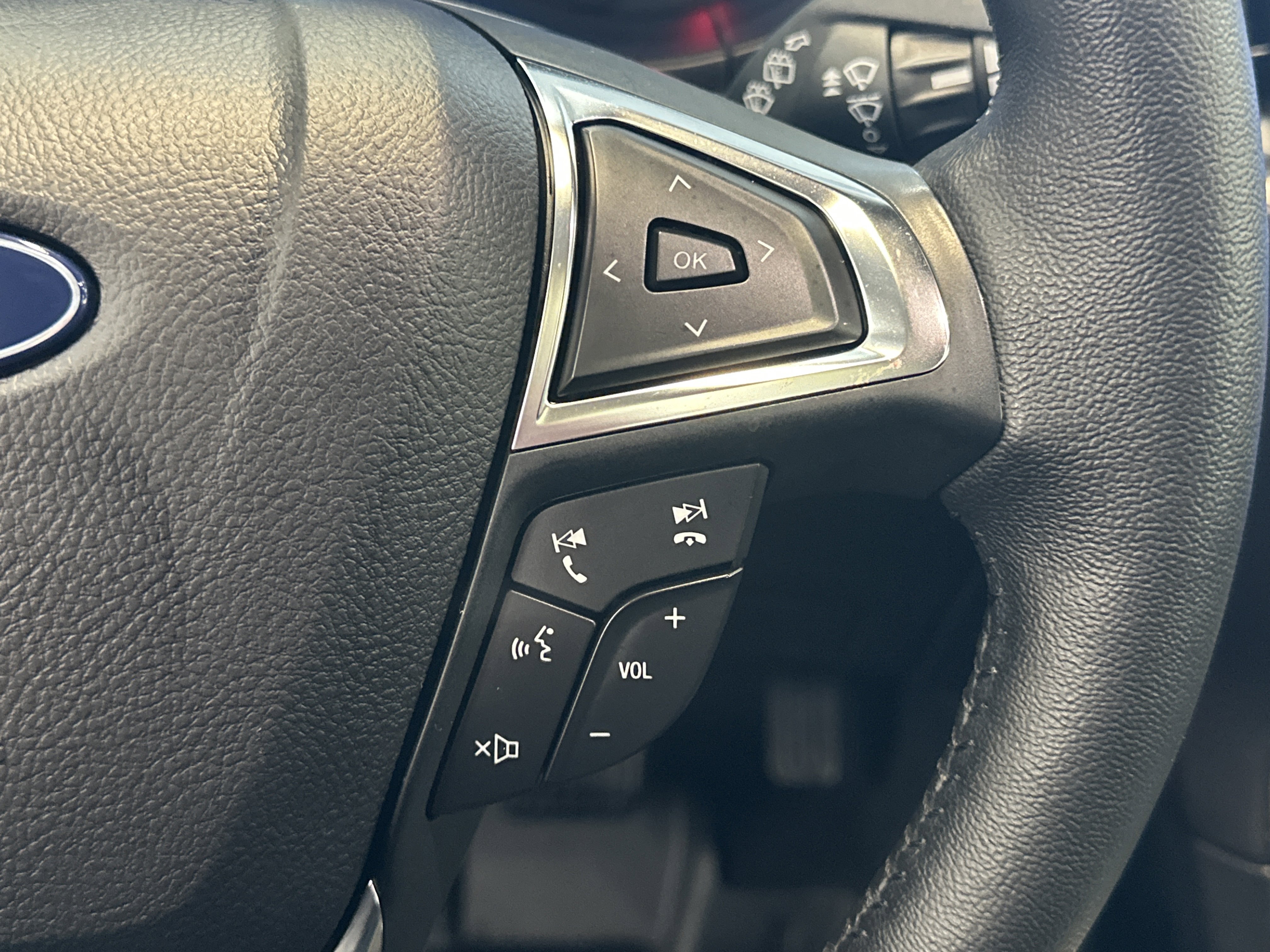 Used 2024 Ford Edge SEL w/ Convenience Package image 35