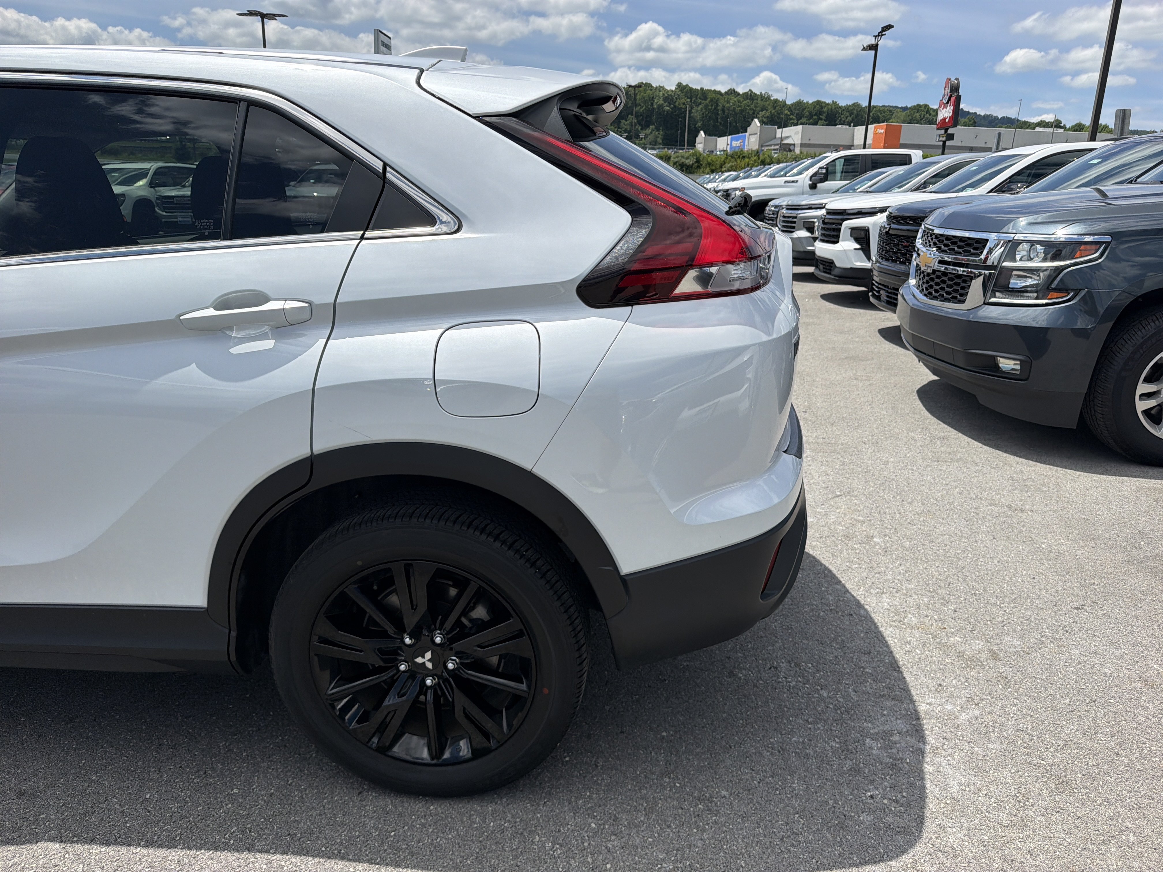 Used 2024 Mitsubishi Eclipse Cross LE AWD/4WD image 9