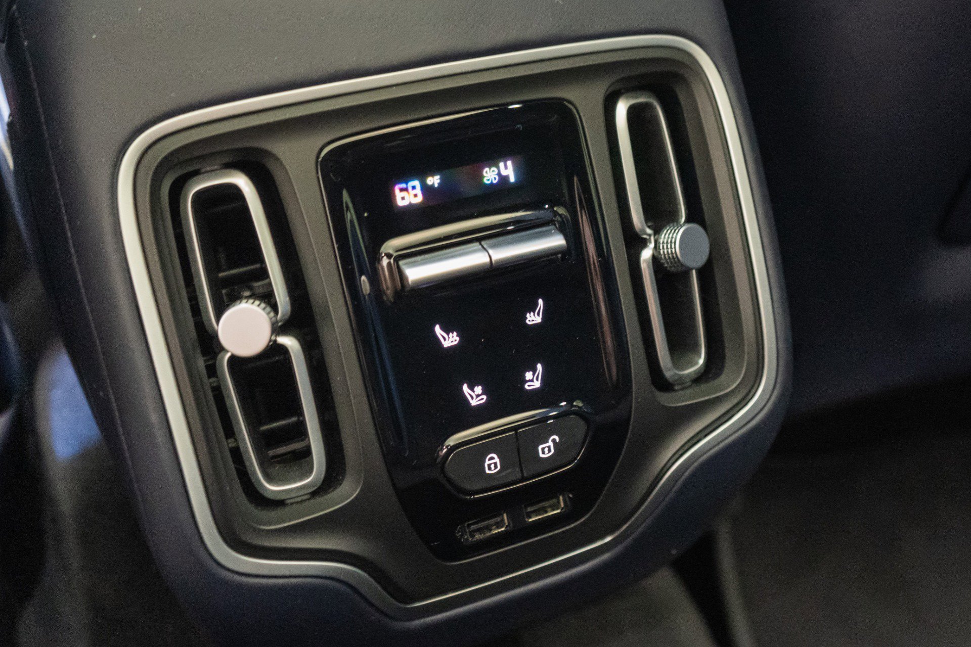 Used 2022 Aston Martin DBX image 30