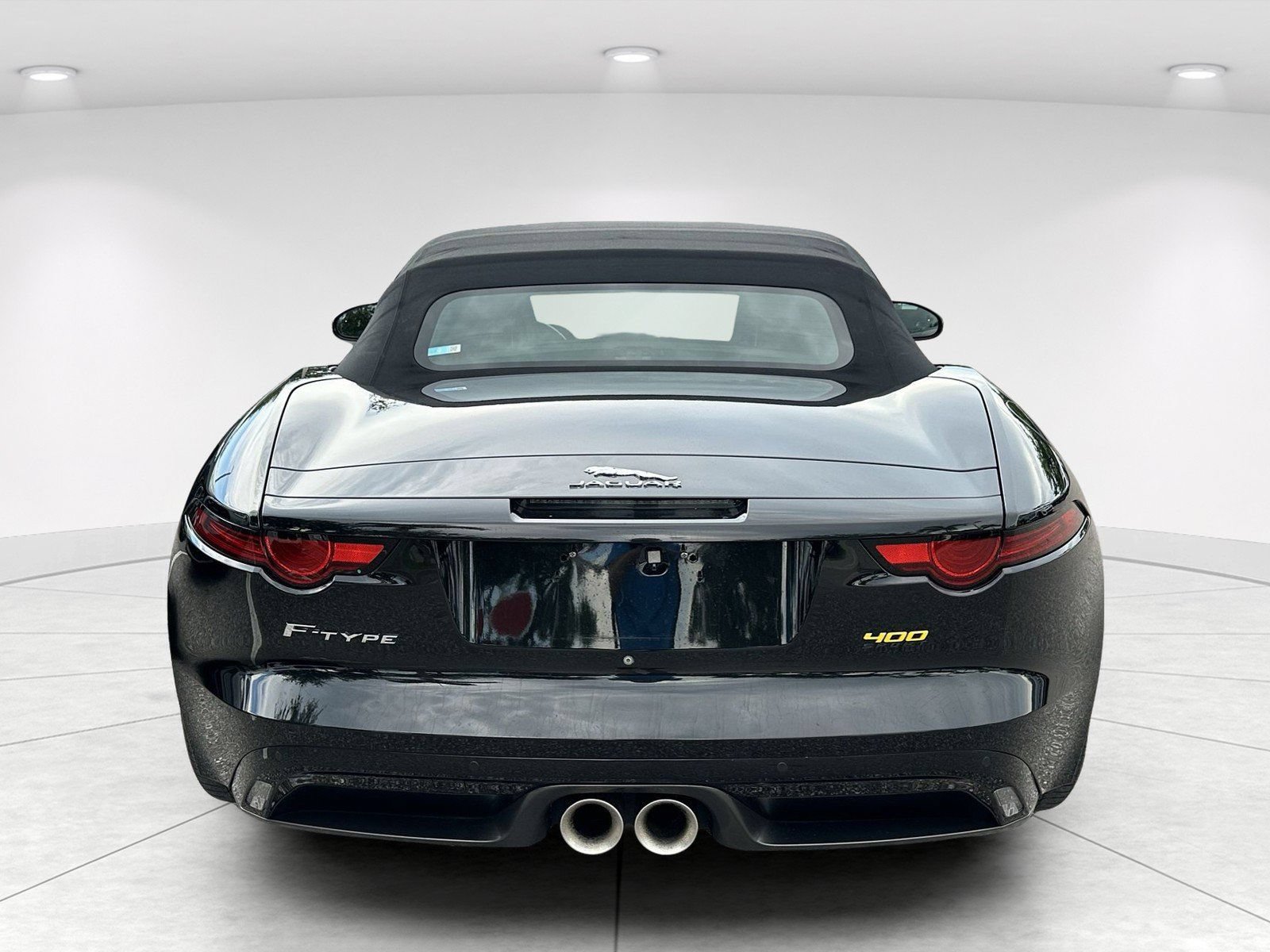 Used 2018 Jaguar F-TYPE 400 Sport RWD image 4