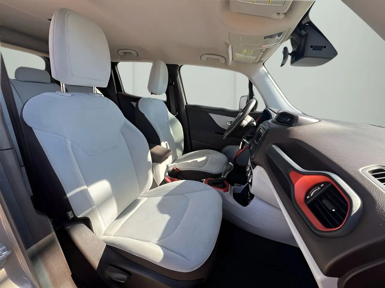 Used 2015 Jeep Renegade Latitude image 12