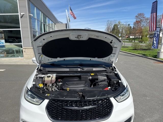 Used 2021 Chrysler Pacifica Touring-L w/ Premium & Safety Sphere Group image 17