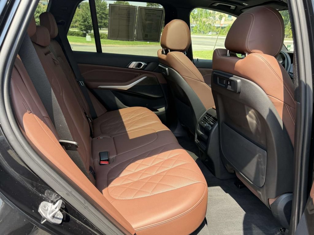 Used 2023 BMW X5 xDrive40i w/ Premium Package AWD/4WD image 11