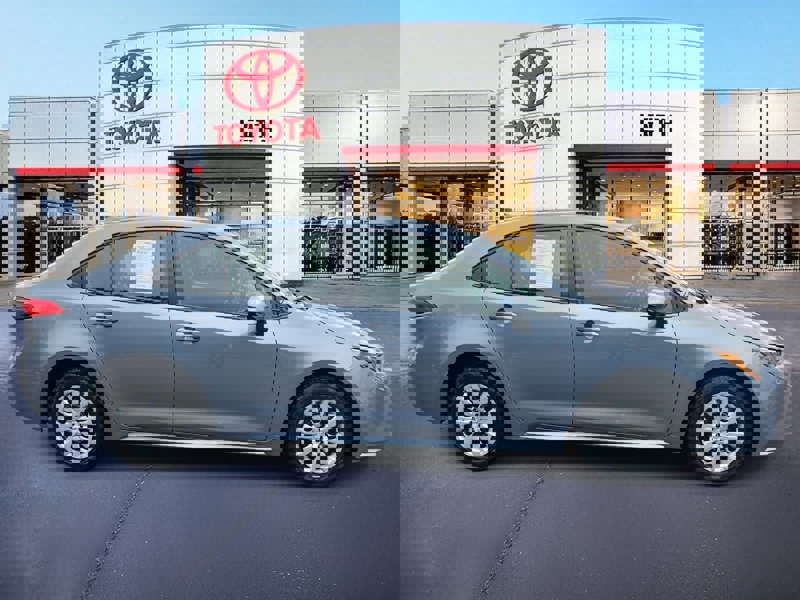 Used 2023 Toyota Corolla LE image 4